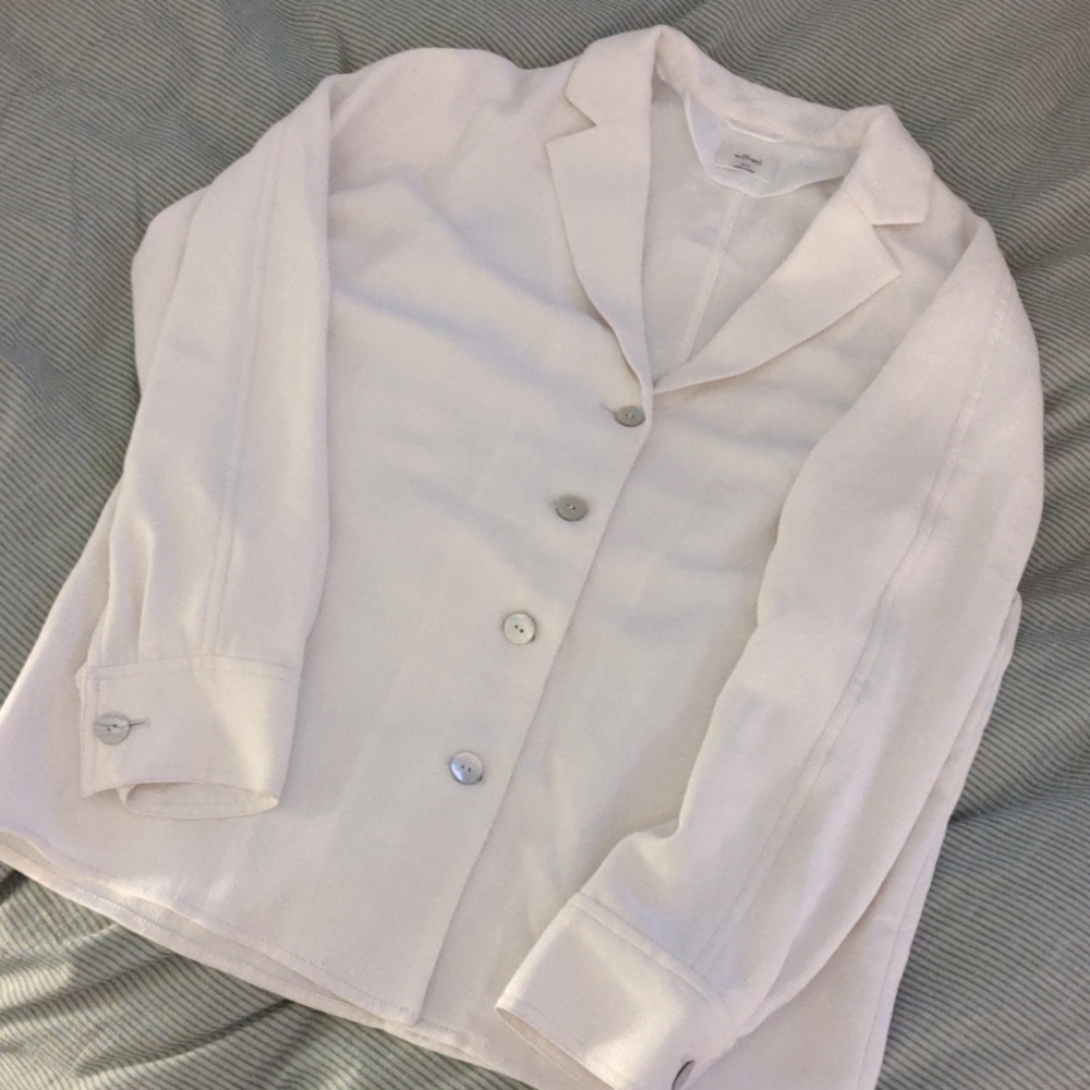 Aritzia Wilfred New Flowy Button Up
